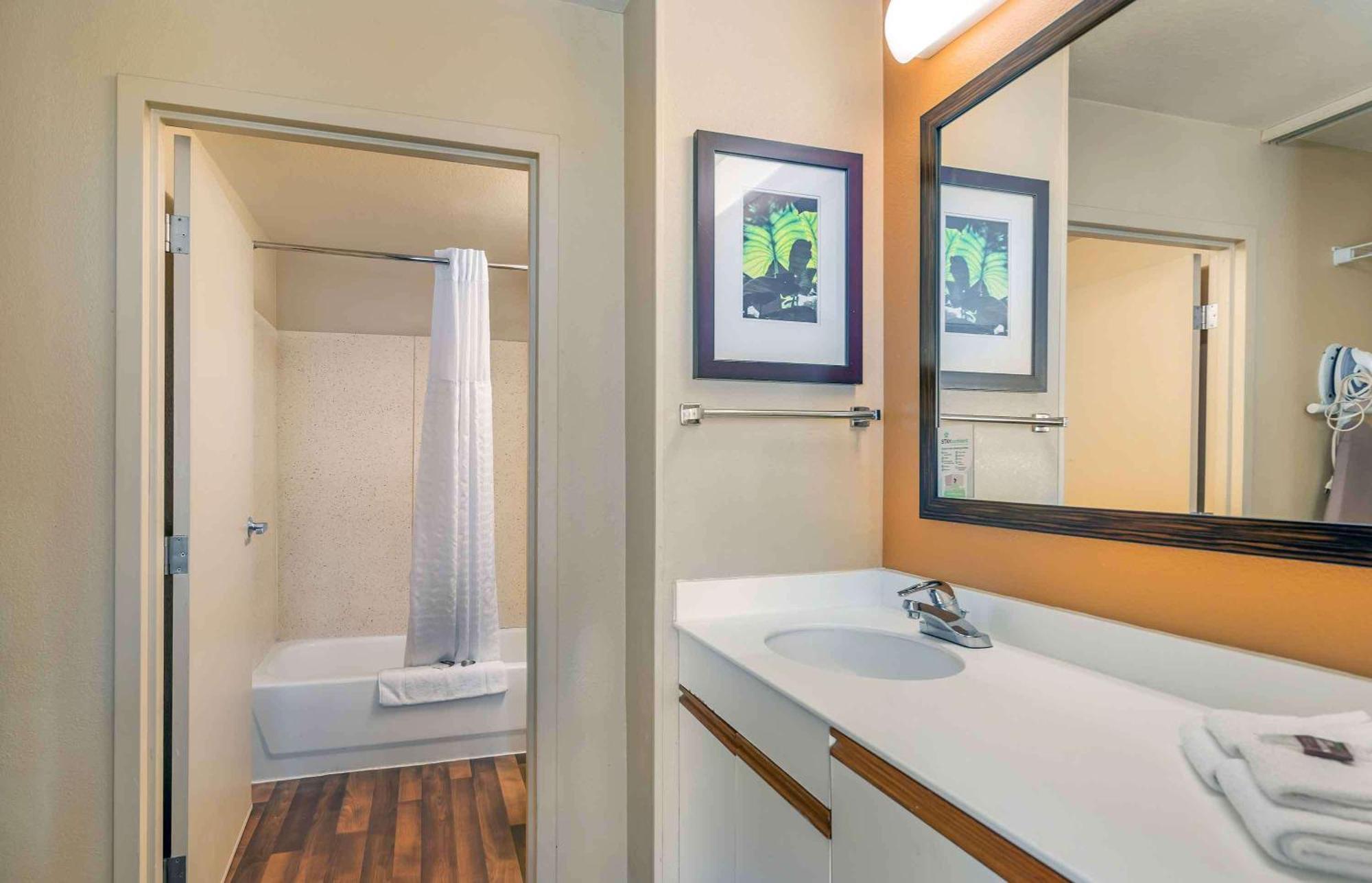 Extended Stay America Select Suites - Chicago - Lombard - Oakbrook Oakbrook Terrace Exterior foto