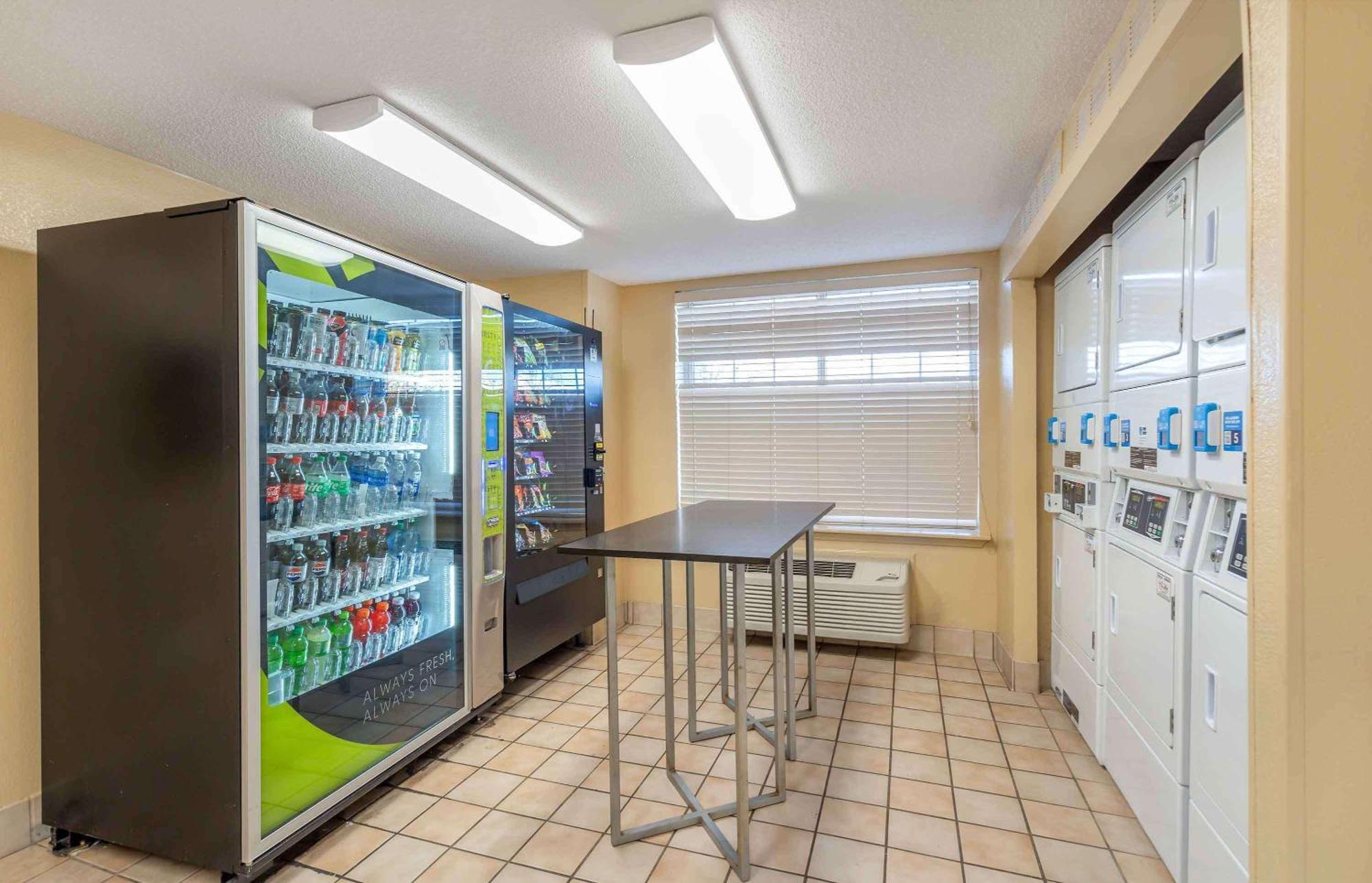 Extended Stay America Select Suites - Chicago - Lombard - Oakbrook Oakbrook Terrace Exterior foto