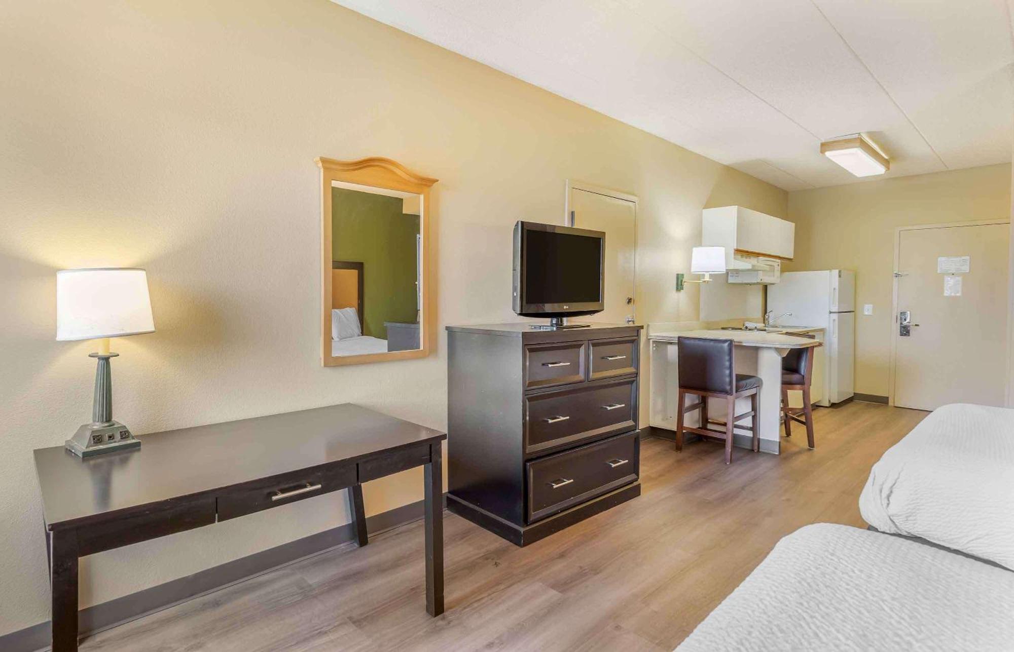 Extended Stay America Select Suites - Chicago - Lombard - Oakbrook Oakbrook Terrace Exterior foto