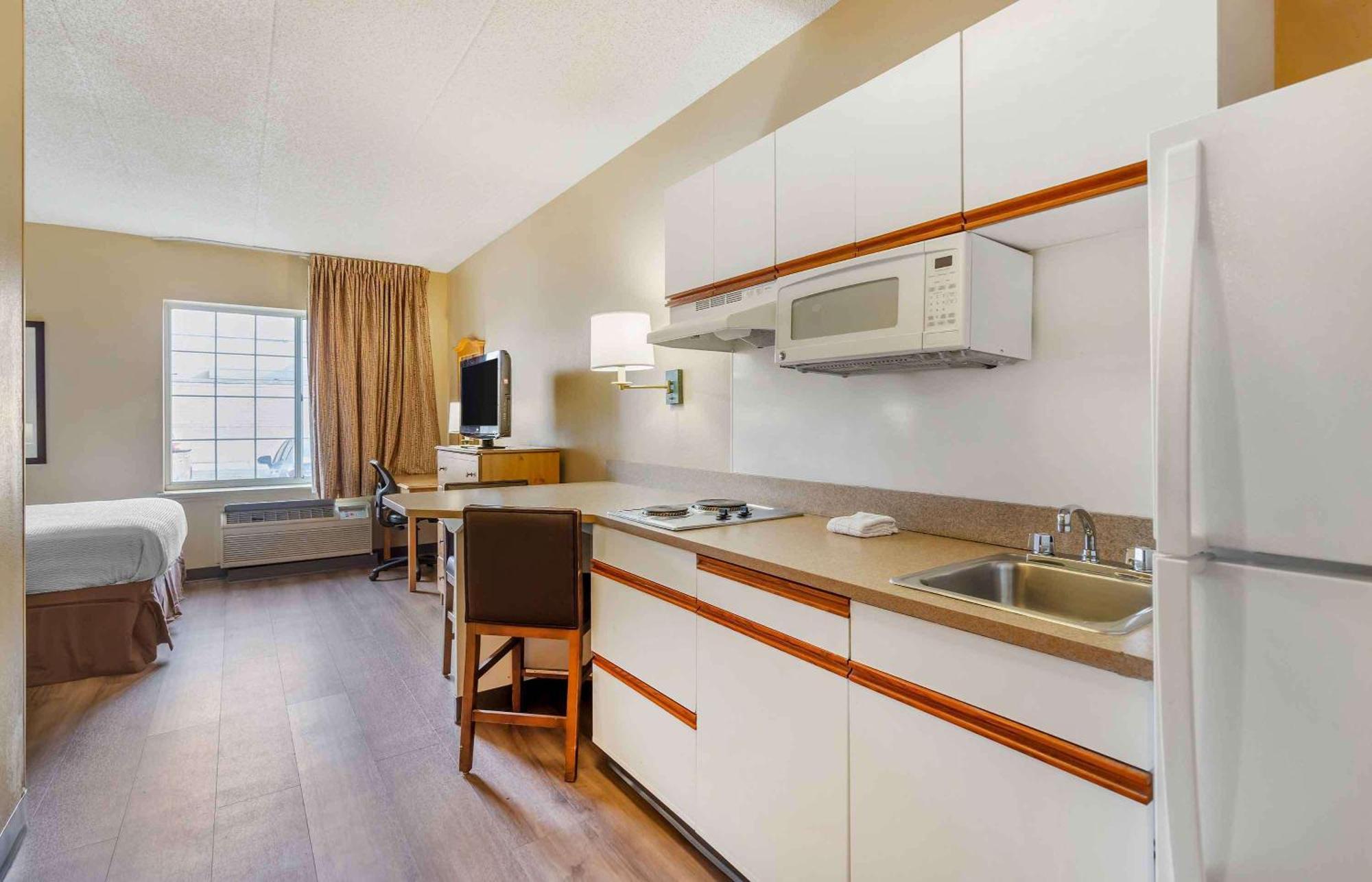 Extended Stay America Select Suites - Chicago - Lombard - Oakbrook Oakbrook Terrace Exterior foto